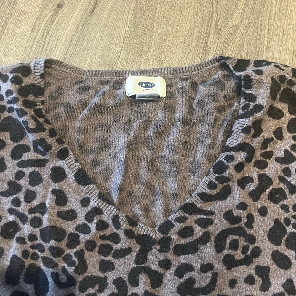 Old Navy Leopard Print Sweater Size Medium - Picture 2 of 6